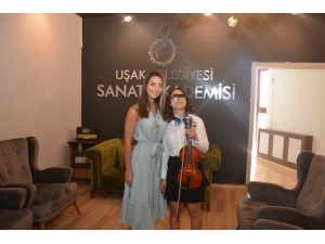 Uşaklı Görme Engelli Gencin Sanat Azmi