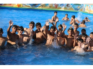 Suriyeli Çocuklar İçin Açılan Havuza Yoğun İlgi