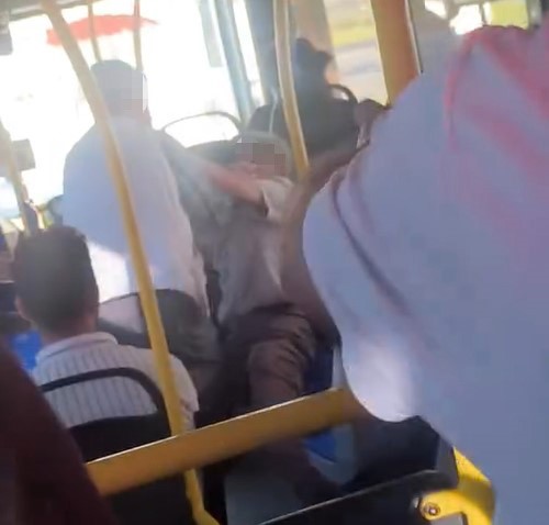 malatya-da-2-yaslinin-yolcu-otobusundeki-ilginc-kavgasi-kamerada