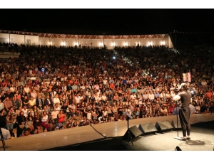 Koray Avcı Burhaniyelileri Coşturdu