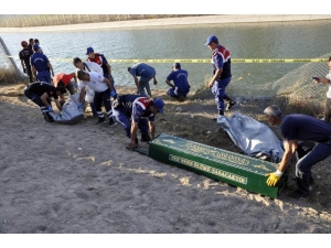 Otomobil Sulama Kanalına Uçtu, Yaşlı Çift Hayatını Kaybetti