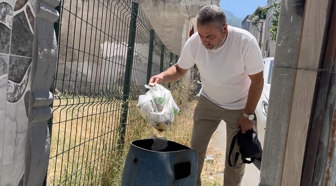 bursa-da-ev-almak-icin-biriktirdigi-1-kilo-altin-cope-atildi-ilce-seferber-oldu