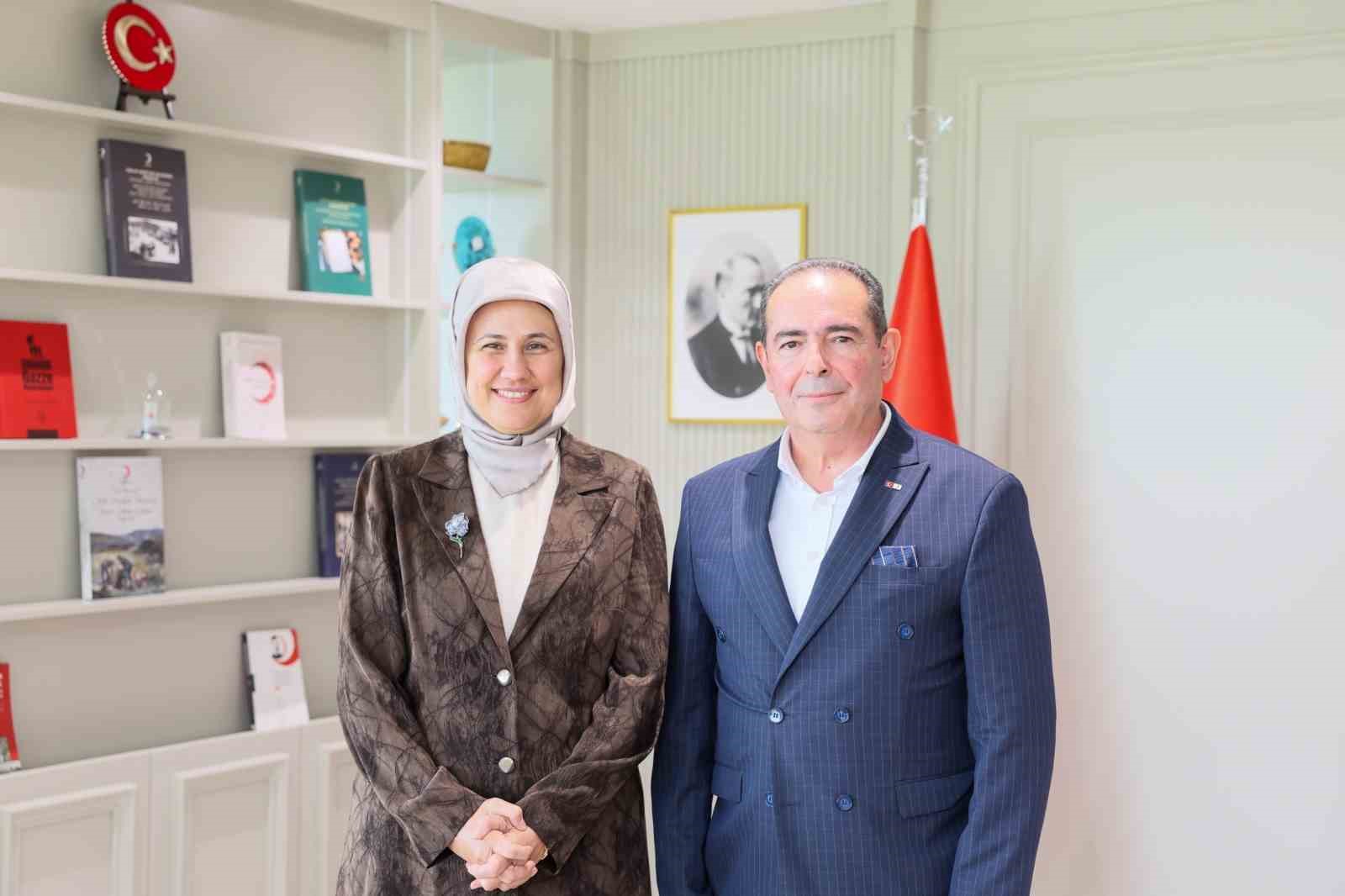 kizilay-kayseri-subesi-nde-bayrak-degisimi