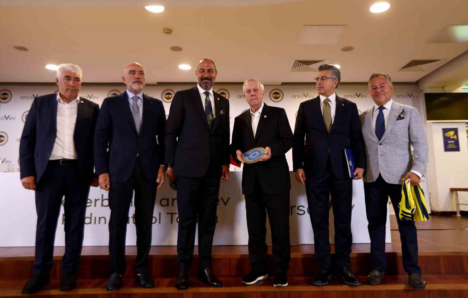 onder-firat-fenerbahce-kadin-futbol-subesi-ni-5-kisilik-komite-yonetecek