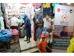 Kudüslü Çocuklar Bayramlıklarına Kavuştu