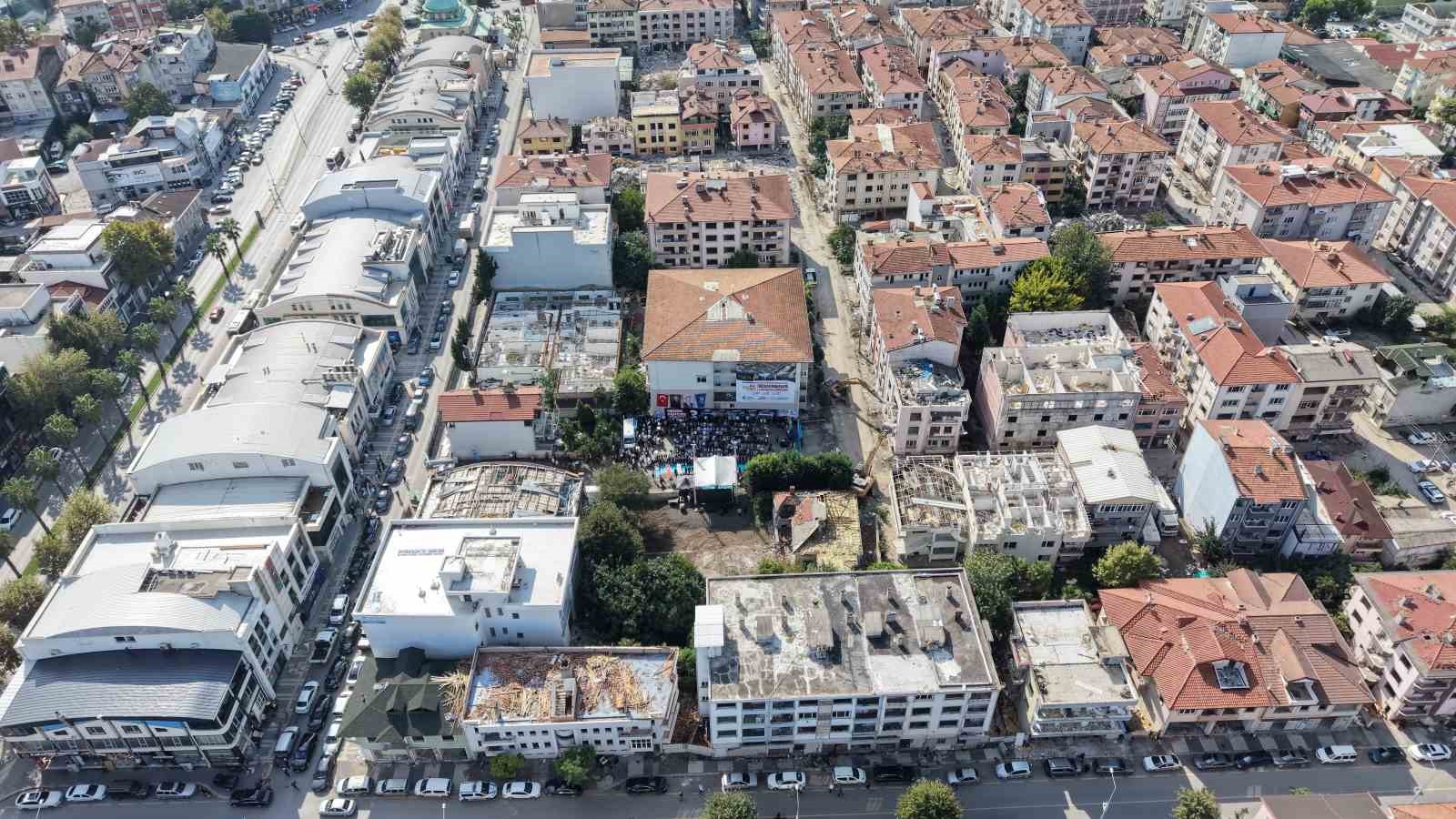marmara-depreminin-izleri-yikiliyor-718-bagimsiz-bolumluk-donusum-basladi