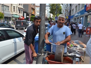 Bileyiciler Kurban Mesaisinde