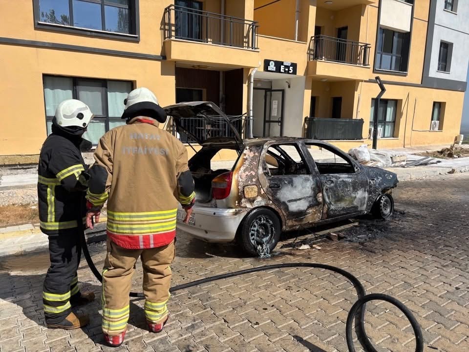 kirikhan-da-park-halindeki-fiat-alevlere-teslim-oldu