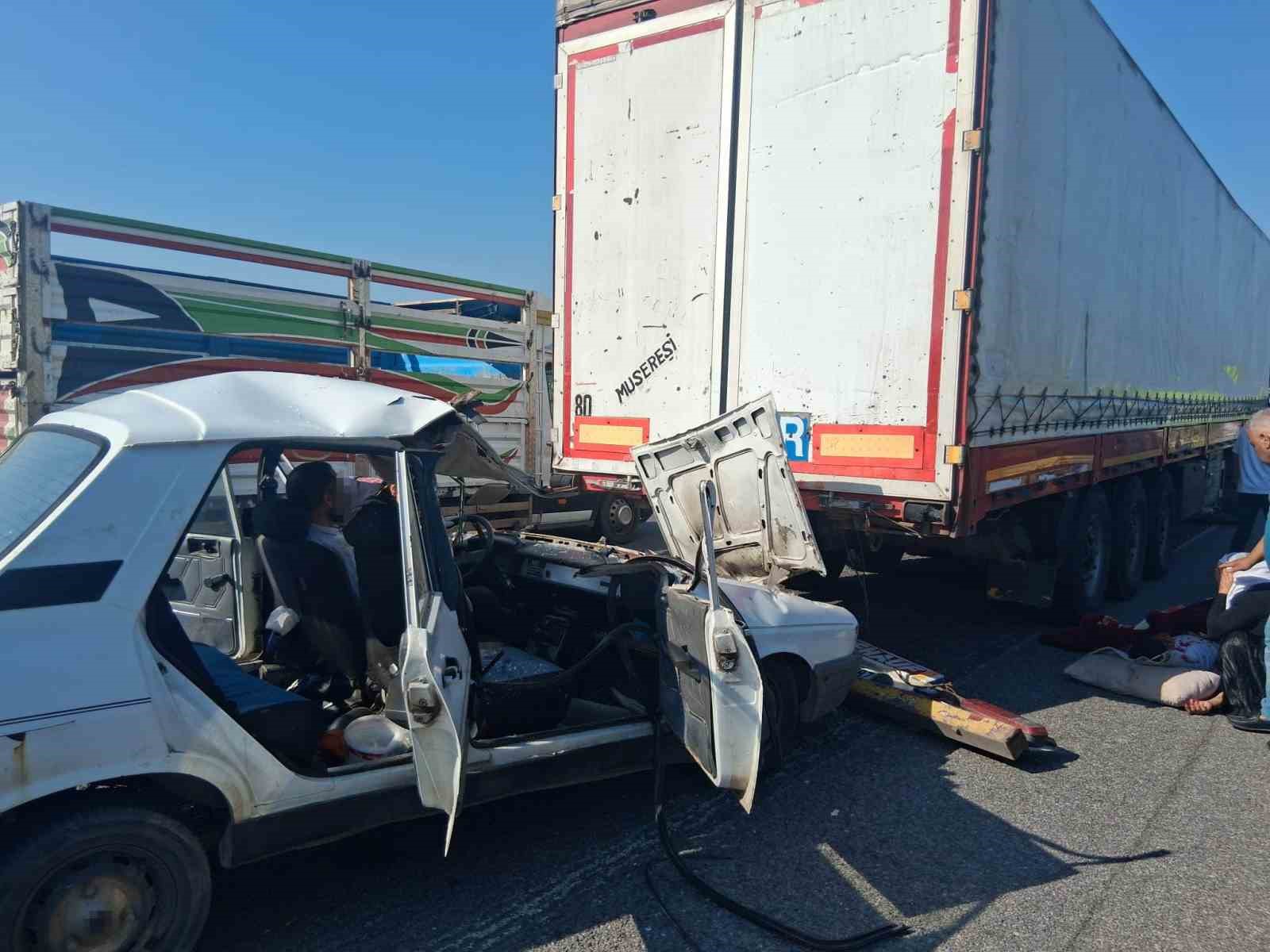 osmaniye-de-otomobil-tira-carpti-3-u-cocuk-5-yarali