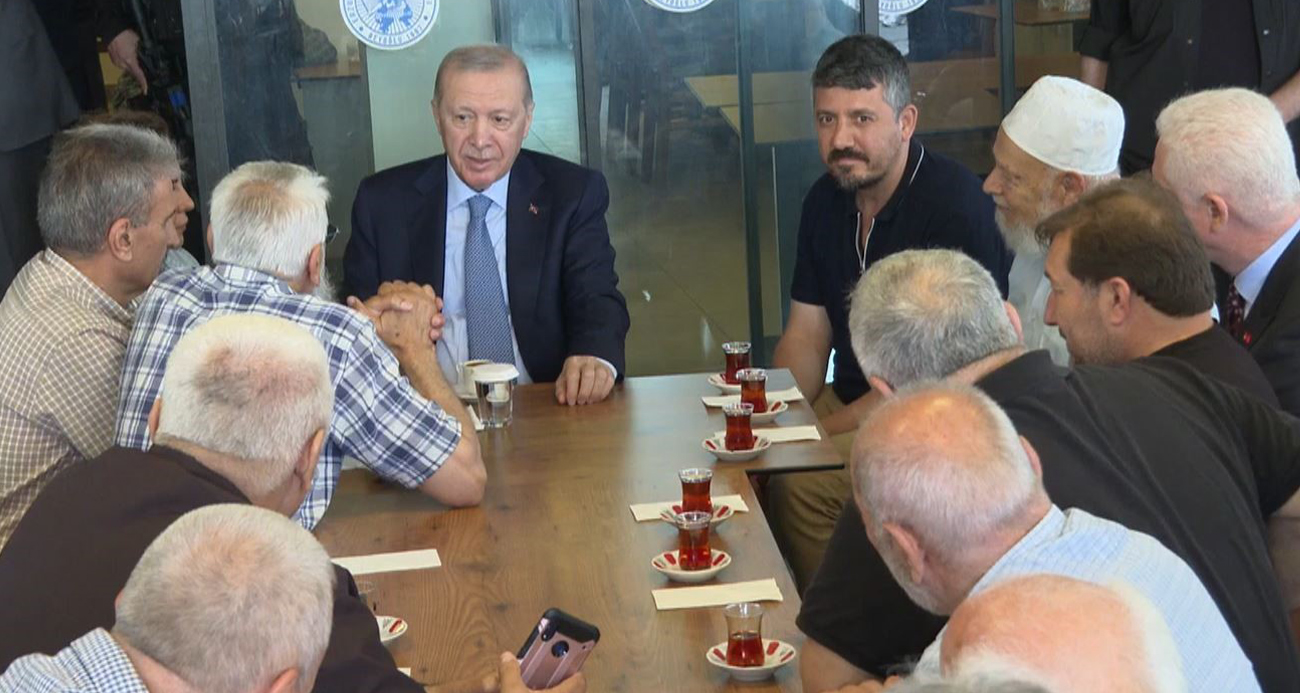 cumhurbaskani-erdogan-beyoglu-nda-vatandaslarla-bulustu