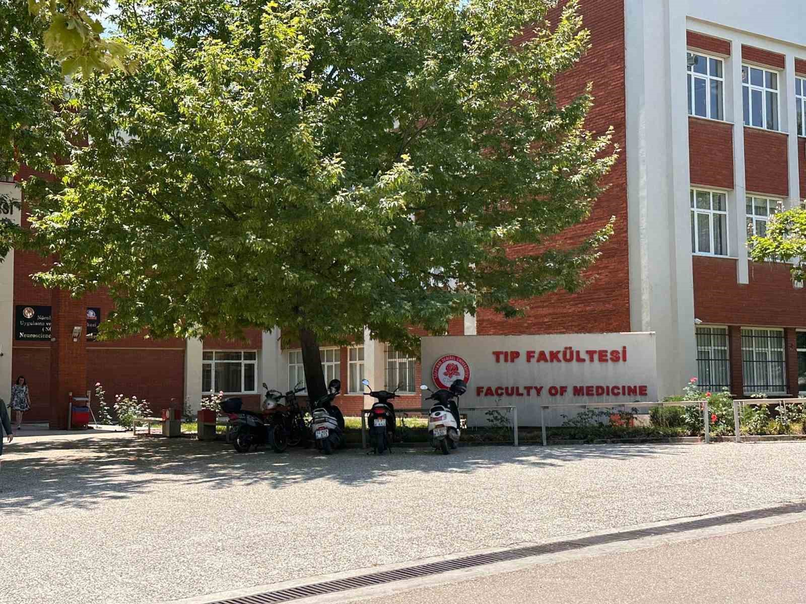 sdu-tip-fakultesi-nde-sorular-rusvet-karsiliginda-sizdirildigi-iddiasi-sinav-iptal-ettirdi