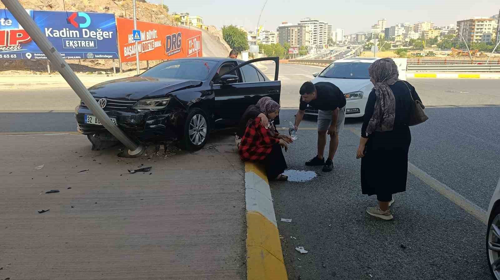 sanliurfa-da-iki-otomobil-carpisti-1-yarali