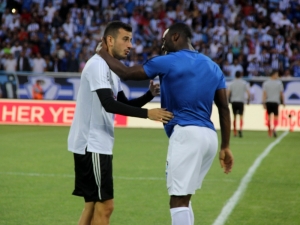 Spor Toto Süper Lig: B.b. Erzurumspor: 1 - Beşiktaş: 0 (İlk Yarı)