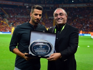 Hakan Balta’ya Plaket Verildi