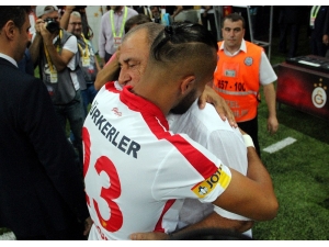 Yasin Öztekin Eski Takımına Karşı Sahada