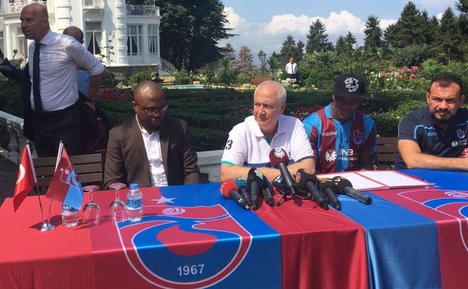 Trabzonspor'un Yeni Transferi Nwakaeme Imzayı Attı