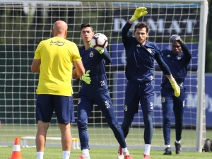 Fenerbahçe Antrenmanlara Başladı