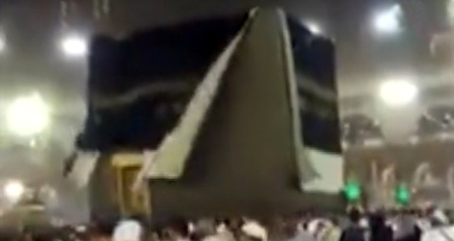 Mekke'de Şiddetli Fırtına Ve Yağmur Korkuttu, Kabe'nin Örtüsü Açıldı