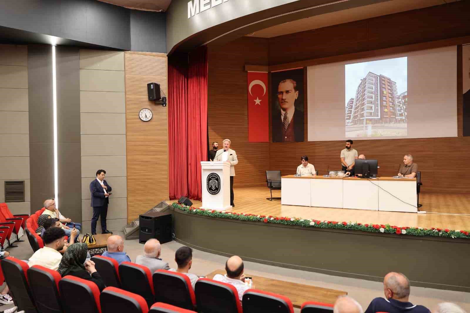 melikgazi-belediyesi-battalgazi-deki-hak-sahiplerini-yeni-evlerine-kavusturdu