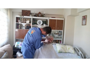 Evde Bakım Hizmeti Yüzleri Güldürmeye Devam Ediyor