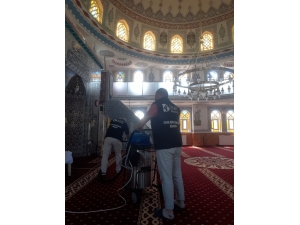 İzmit’te İbadethanelerin Temizliği Belediyeden