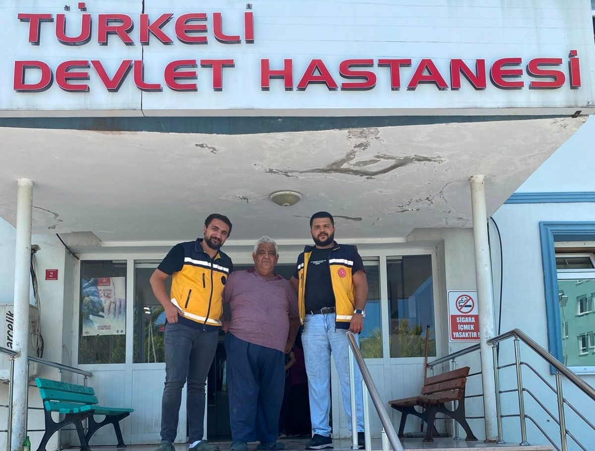ambulansta-dusen-ve-icerisinde-150-bin-lira-olan-cuzdan-sahibine-teslim-edildi