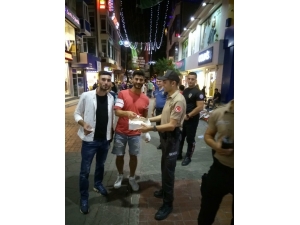 Polis Ekiplerinden Lokumlu Bayram Kutlaması