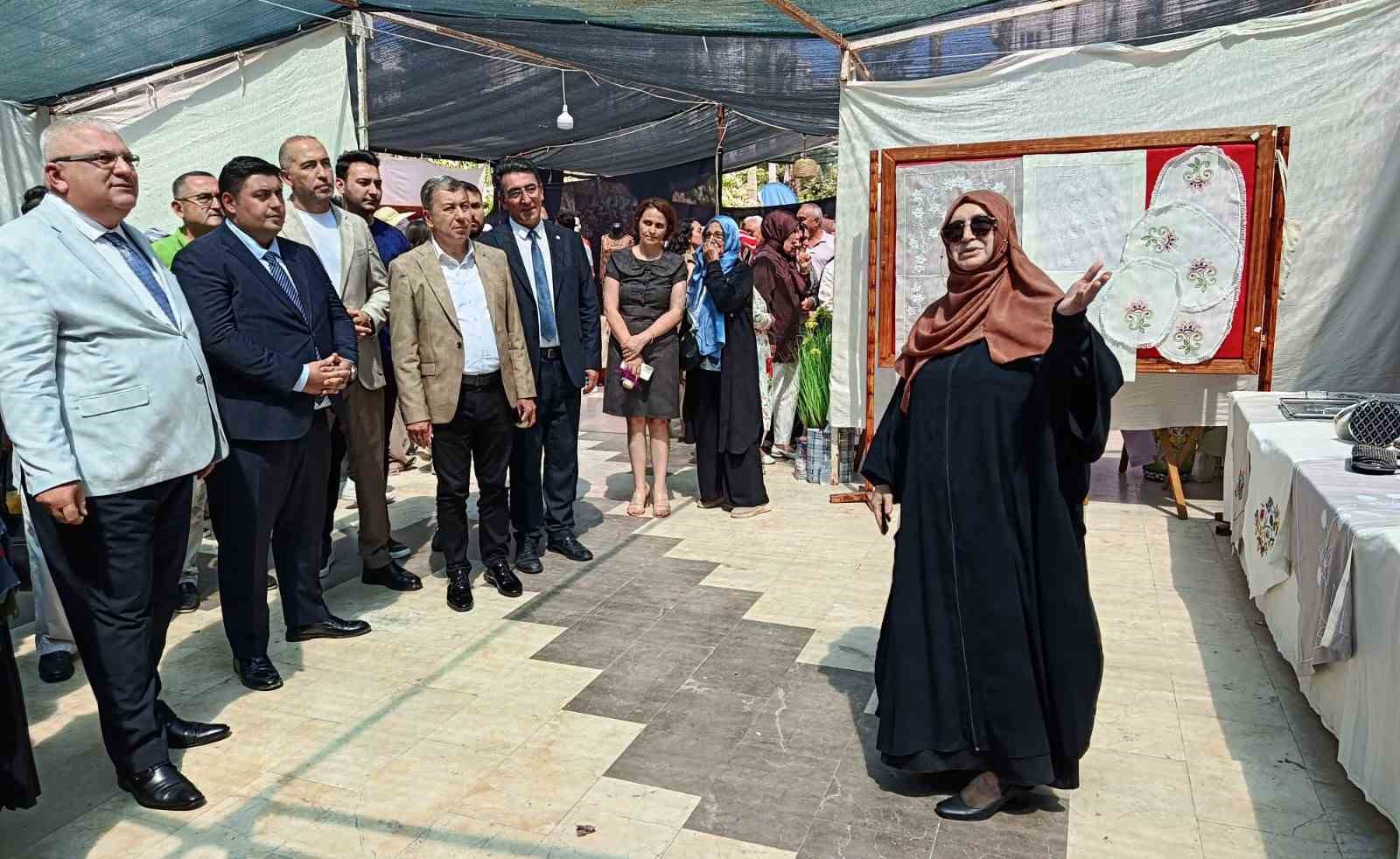 kumluca-da-halk-egitim-merkezi-mudurlugu-sergisi-torenle-acildi