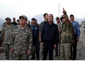 Bakan Akar, Kurban Bayramı’na Hakkari’de Girdi