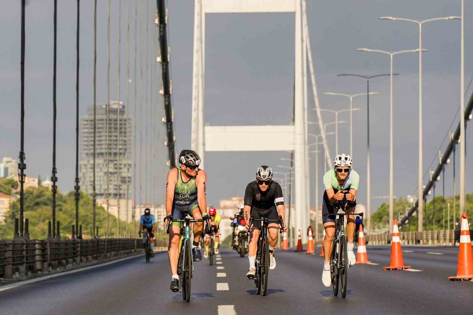 dunyanin-ilk-ve-tek-kitalararasi-triatlon-heyecani-istanbul-da-yasandi