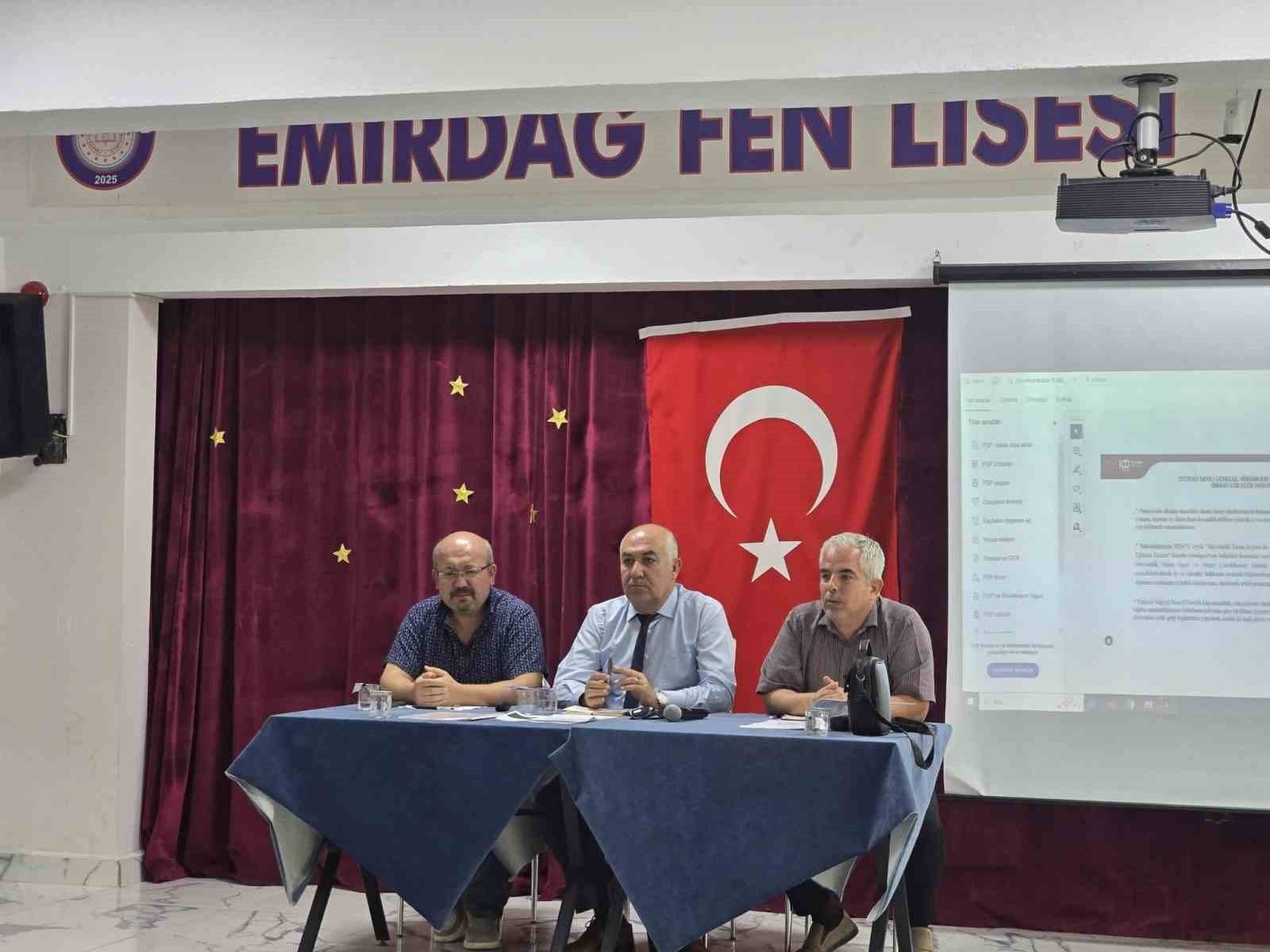 emirdag-da-okul-ve-kurum-mudurleri-toplantisi-yapildi