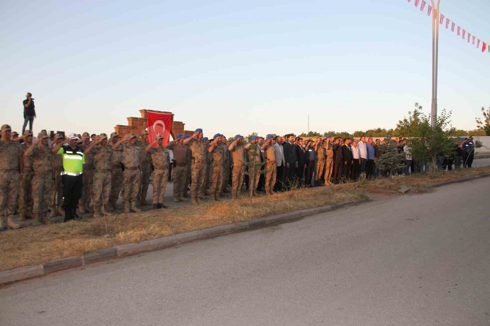 sehit-binbasi-arslan-kulaksiz-saldiriya-ugradigi-caddede-anildi