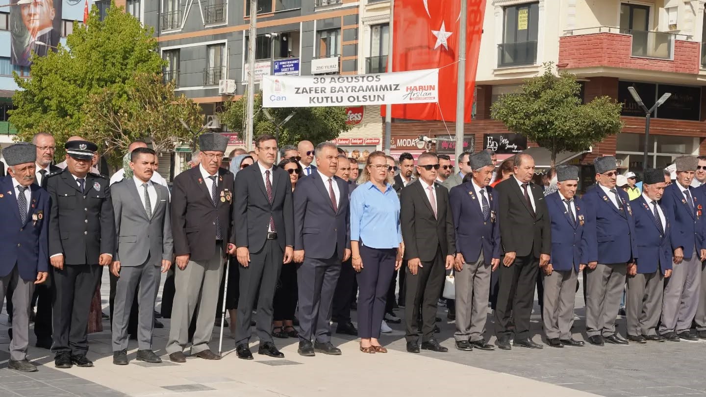 can-da-30-agustos-zafer-bayrami-kutlandi