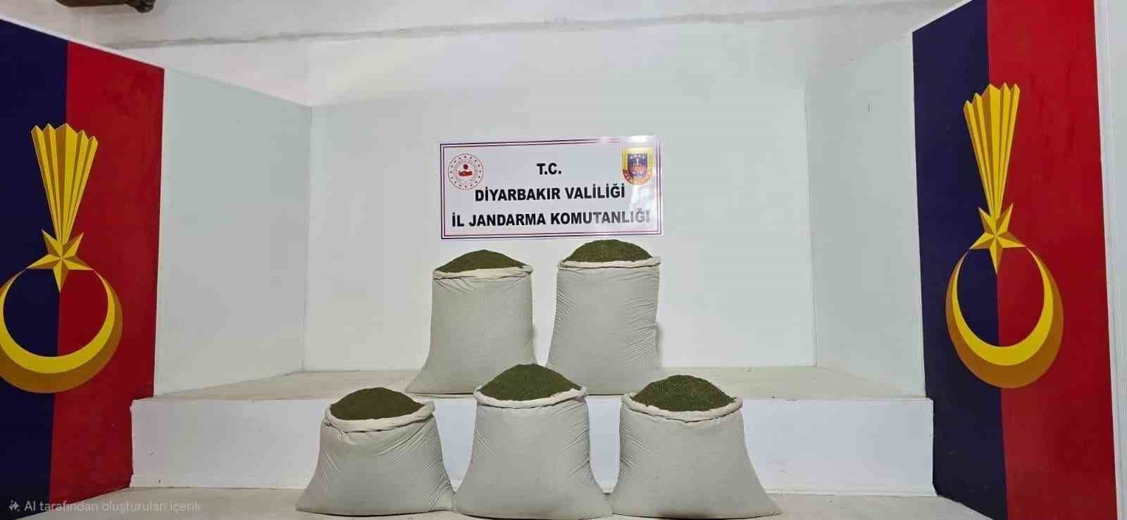 diyarbakir-da-14-bin-kok-kenevir-129-kilo-esrar-ele-gecirildi