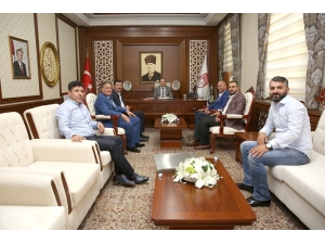 Stuttgart Bayburt Kültür Derneği Heyeti Vali Pehlivan’ı Ziyaret Etti