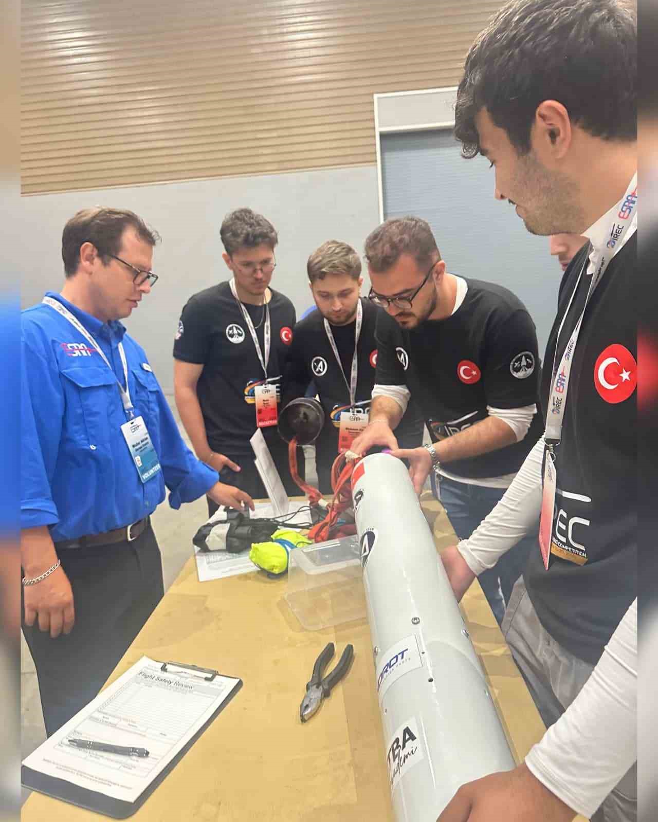 kapsul-azak-rocket-team-abd-de-dunya-birincisi-oldu