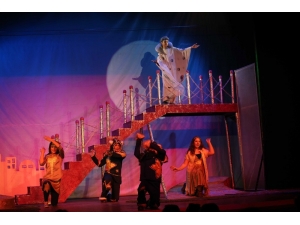 Tiyatro Kursiyerleri Seyirciyle Buluştu