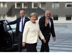 Almanya Başbakanı Merkel, Gürcistan Devlet Başkanı Margvelaşvili İle Görüştü