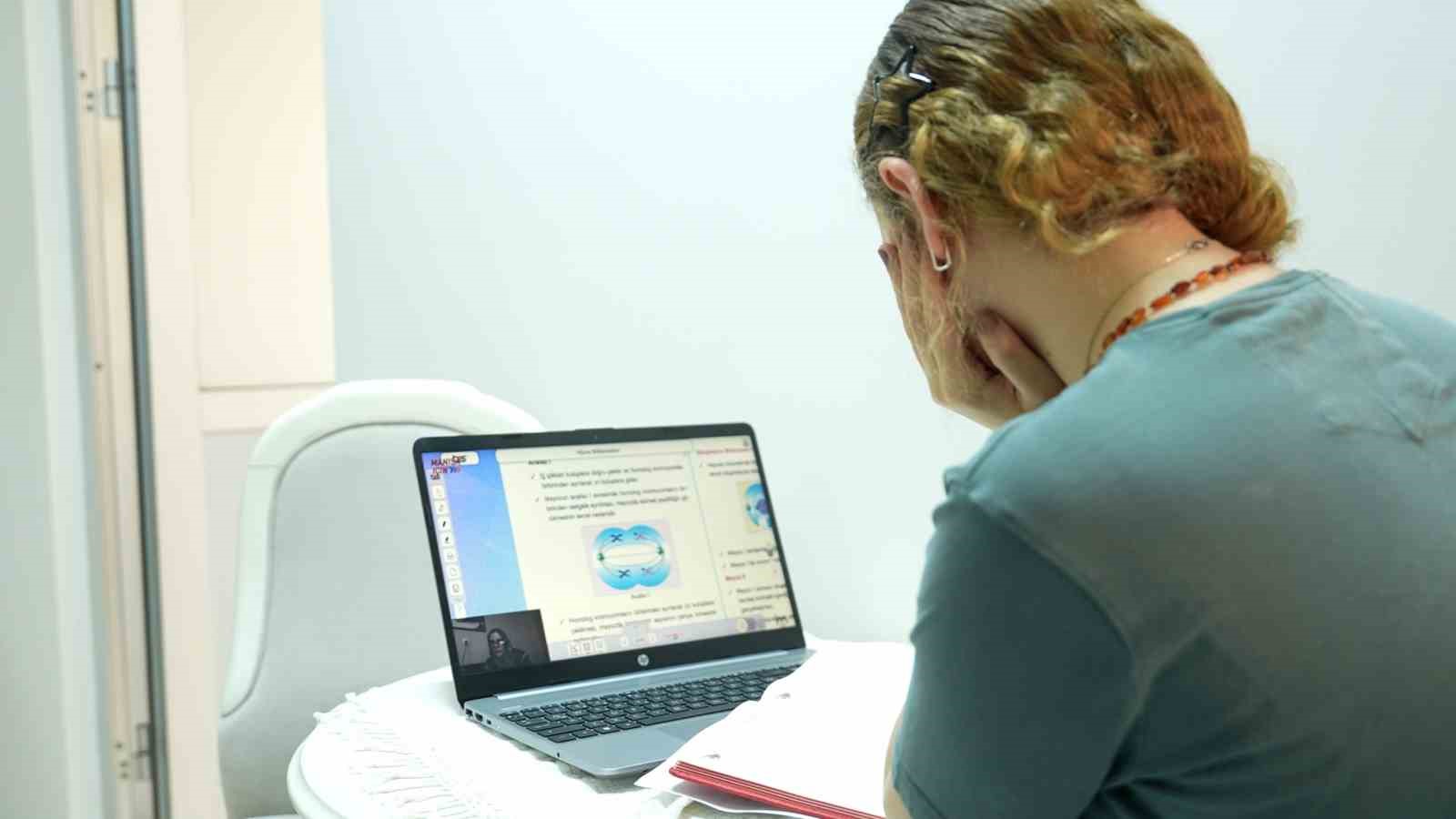 manisa-buyuksehir-belediyesi-online-egitim-ile-ogrencileri-gelecege-hazirliyor