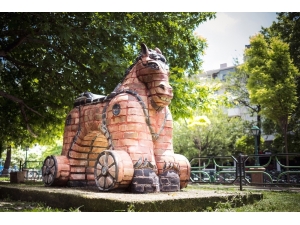 Pişmiş Toprak Heykeller, Kent Benliğinde Yerini Alıyor