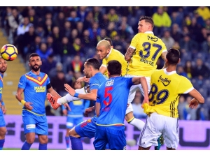 Fenerbahçe, Göztepe Karşısında Galibiyet Arıyor