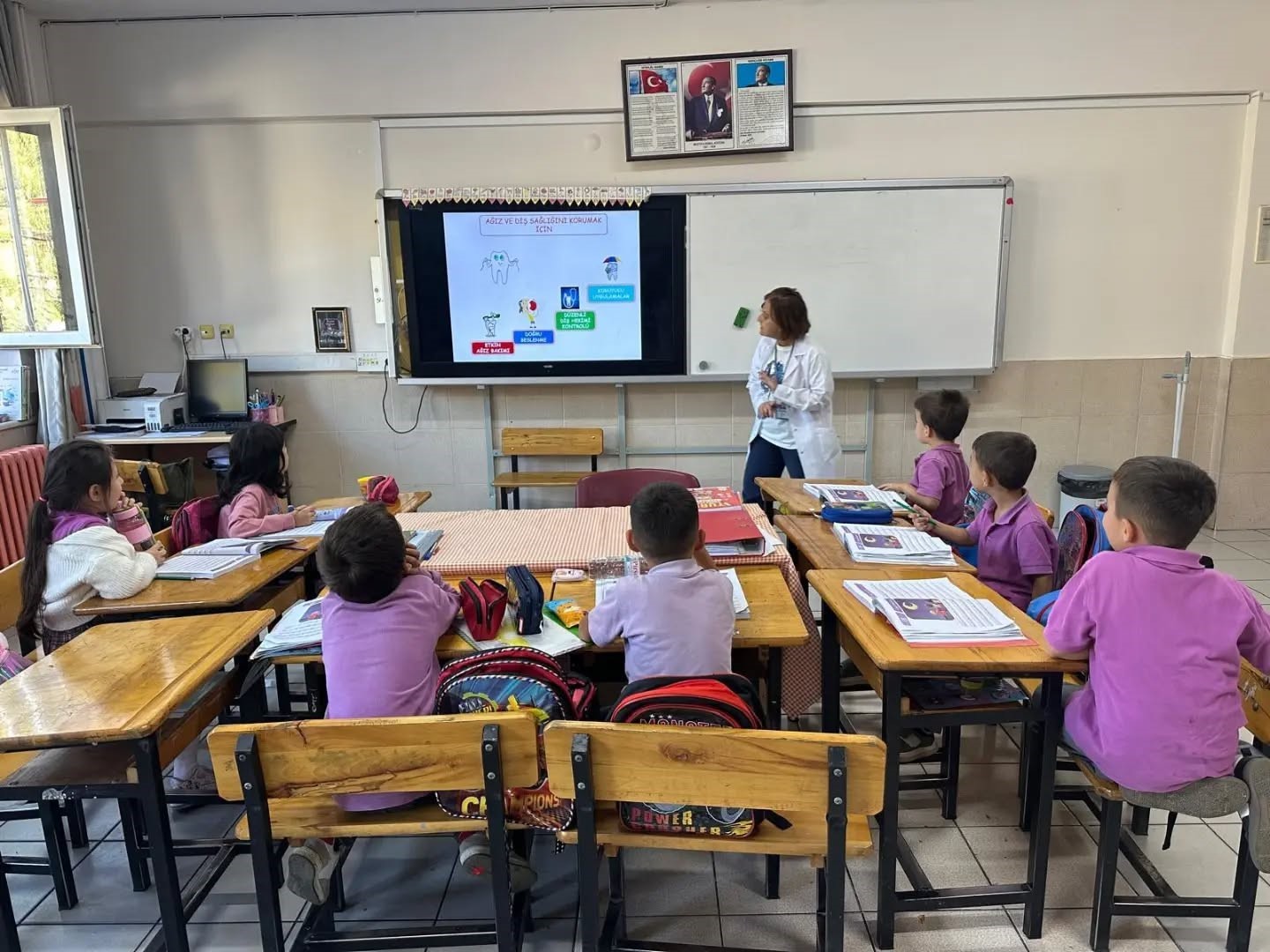 nazilli-de-ilkokul-ogrencilerine-agiz-ve-dis-sagligi-egitimi