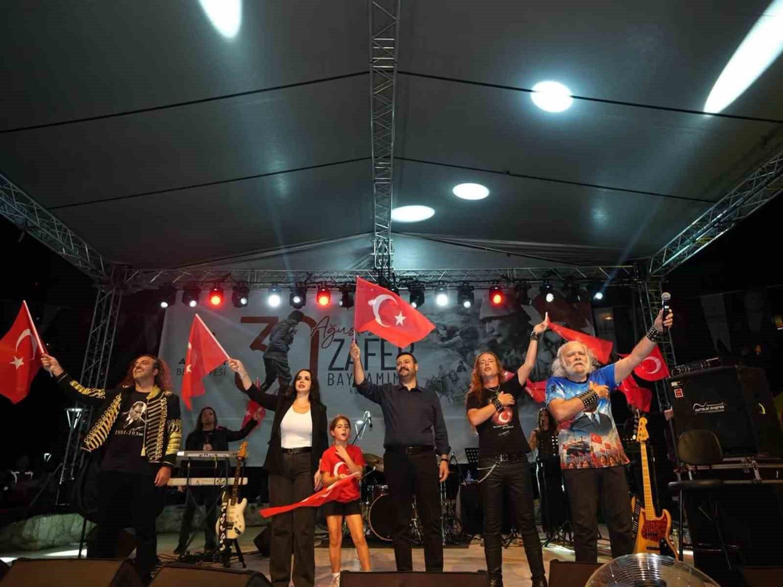 buyuk-zafer-in-104-uncu-yili-atasehir-de-coskuyla-kutlandi