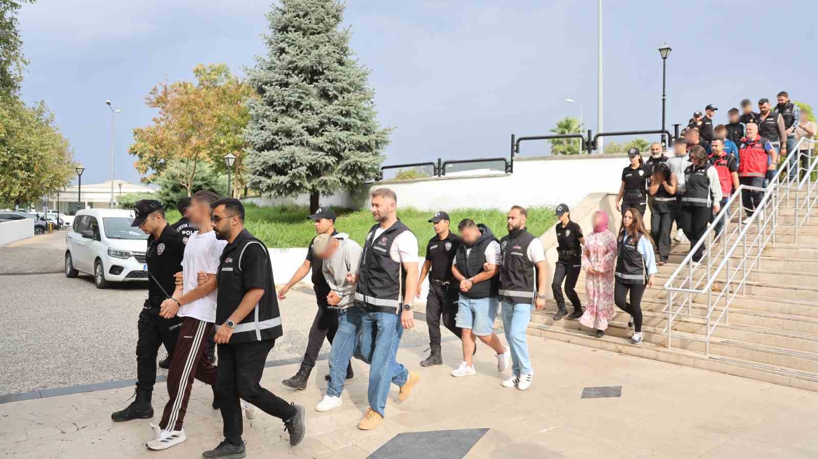 mugla-da-sokaklar-guvende-operasyonu-20-supheli-adliyeye-sevk-edildi