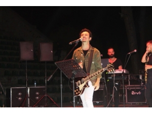 Ünlü Popçu Buray Ayvalıkgücü İçin Sahne Aldı