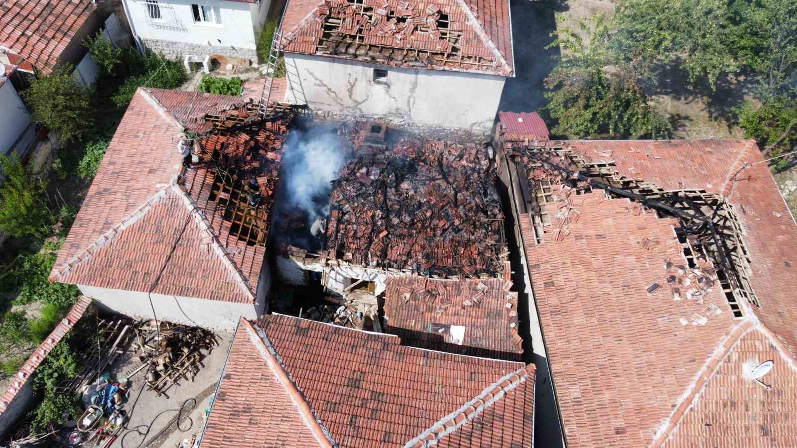 tandirda-cikan-yangin-3-evi-kule-ceviriyordu