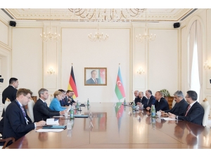 Almanya Başbakanı Merkel Azerbaycan’da