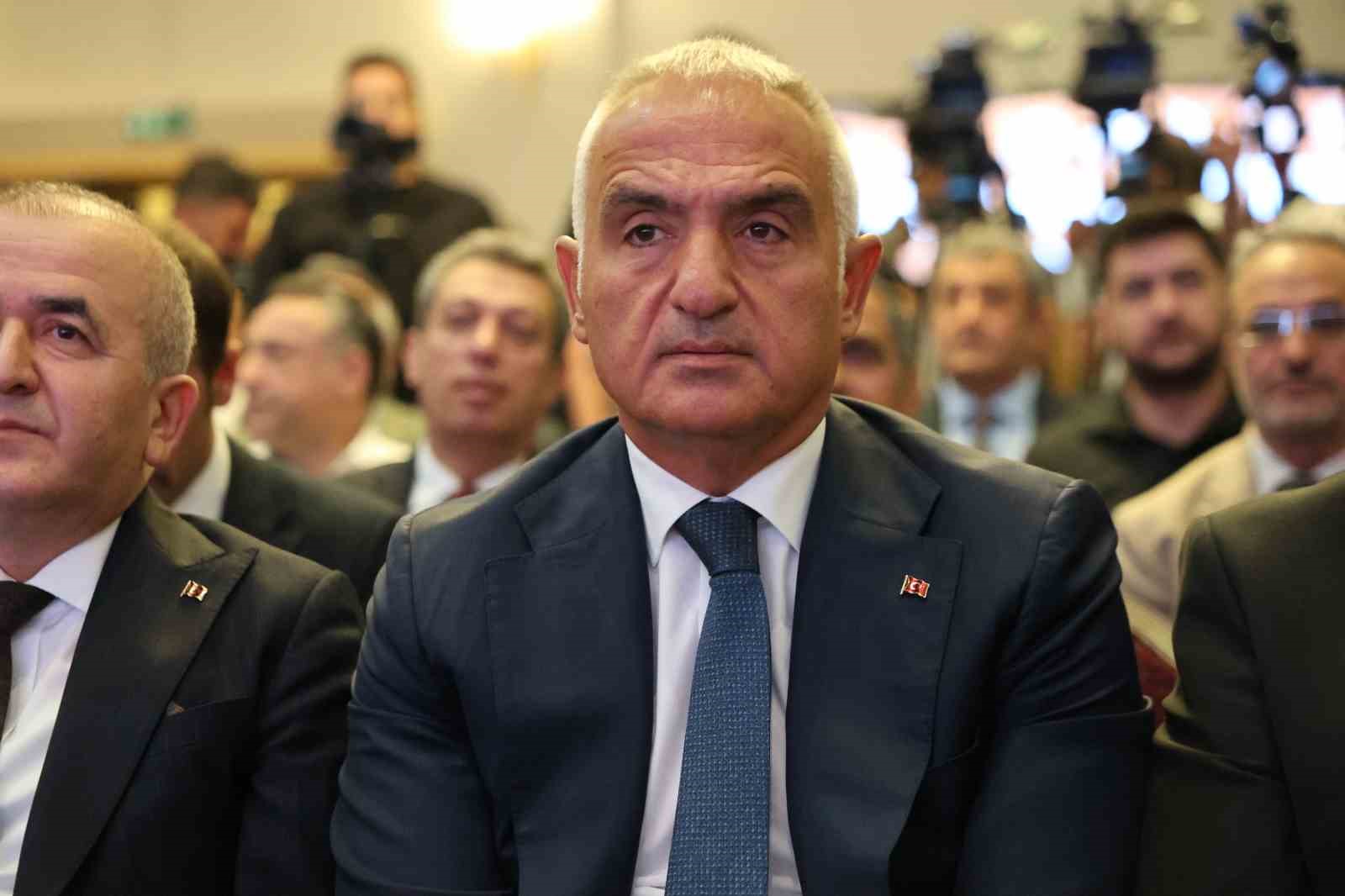 kultur-ve-turizm-bakani-ersoy-2026-yilinin-ilk-6-ayinda-turizm-gelirimiz-25-7-milyar-dolara-ulasmistir