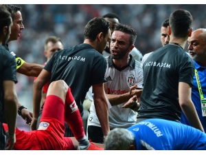 Gökhan Gönül’den Sağlıkçılara Tepki