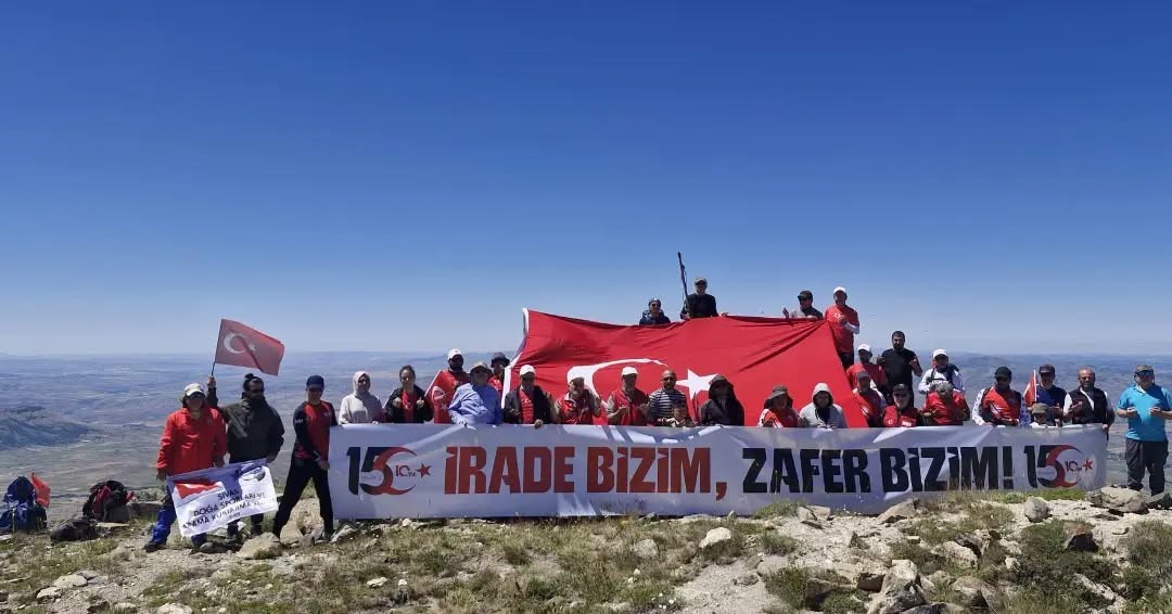 15-temmuz-icin-zirveye-tirmandilar